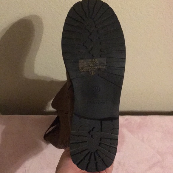 Brown with gold boots - Picture 2 of 3